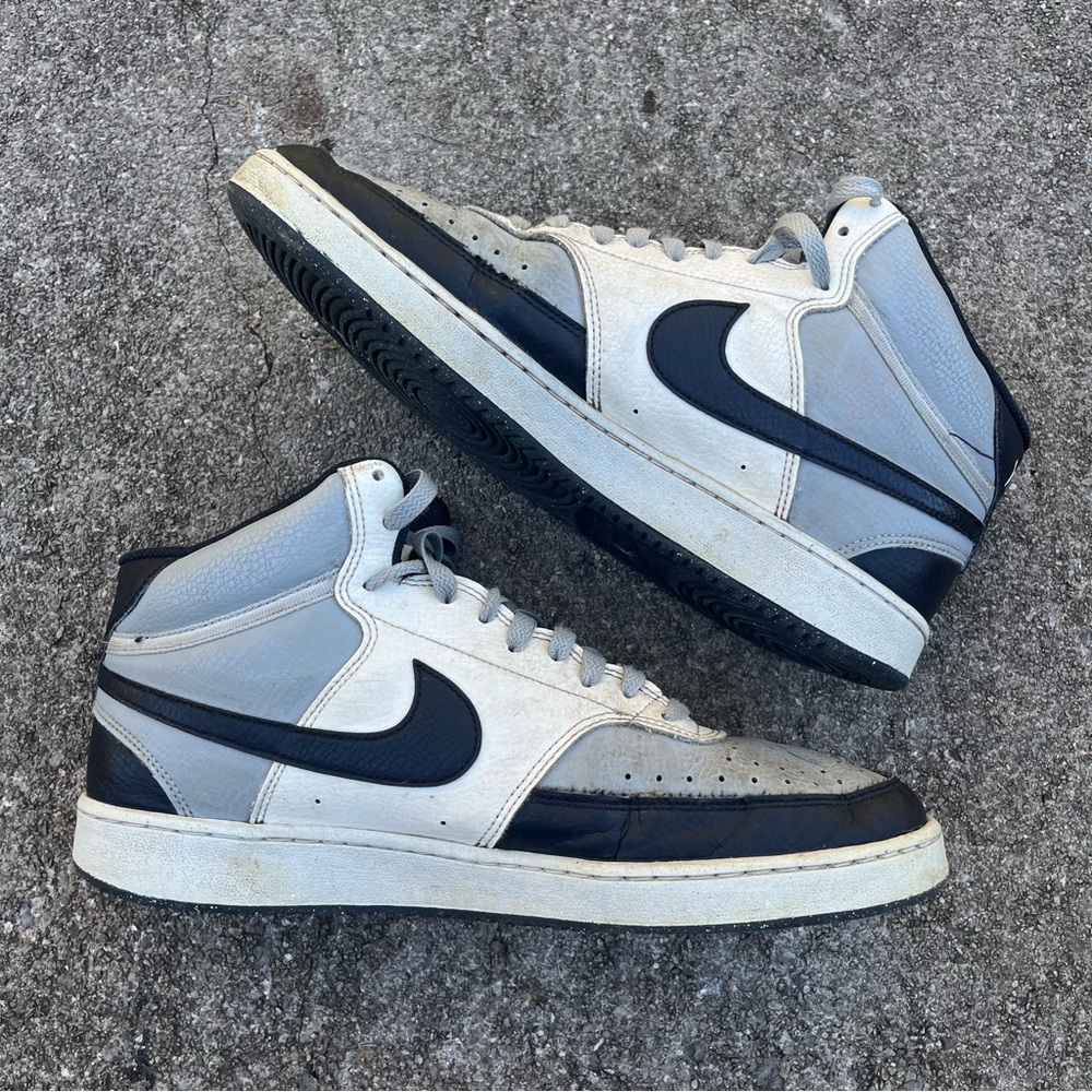 Nike Men’s DN3577-002 Court Vision Mid gently pre owned Sneakers Size 10